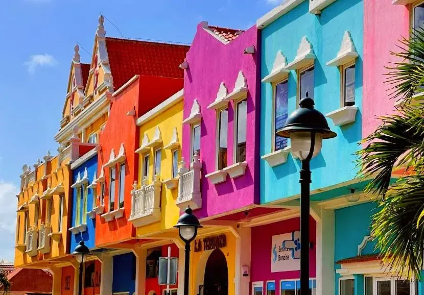 Stroll Along Kaya Grandi