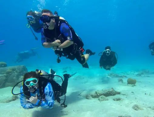 Diving with friends Bonaire
