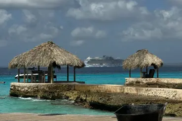 Kralendijk Bonaire cruise at sea